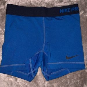 Women’s Nike pros size XS